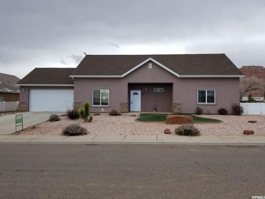 813 E Rocky Rd, Kanab, UT 84741