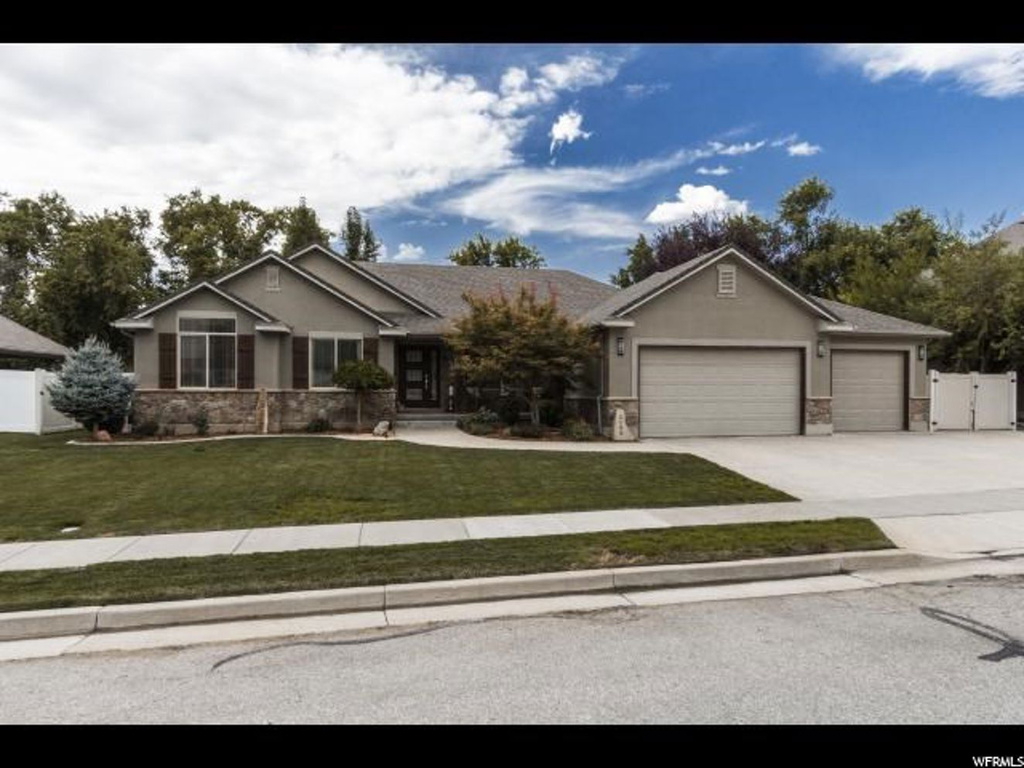 2195 E Cherry Meadows Ln N, Layton, UT 84040