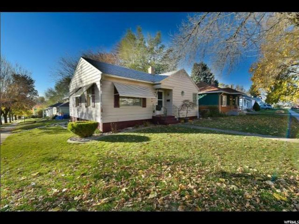 1869 S Brinker Ave E, Ogden, UT 84403