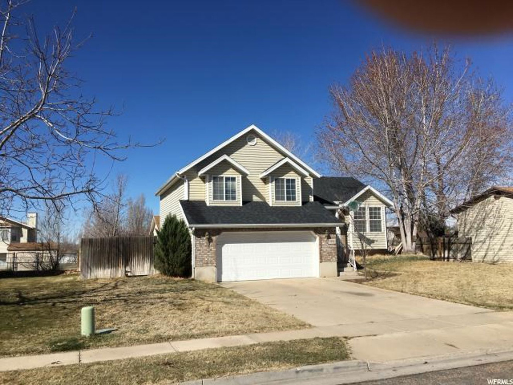 1041 N 575 W, Clinton, UT 84015