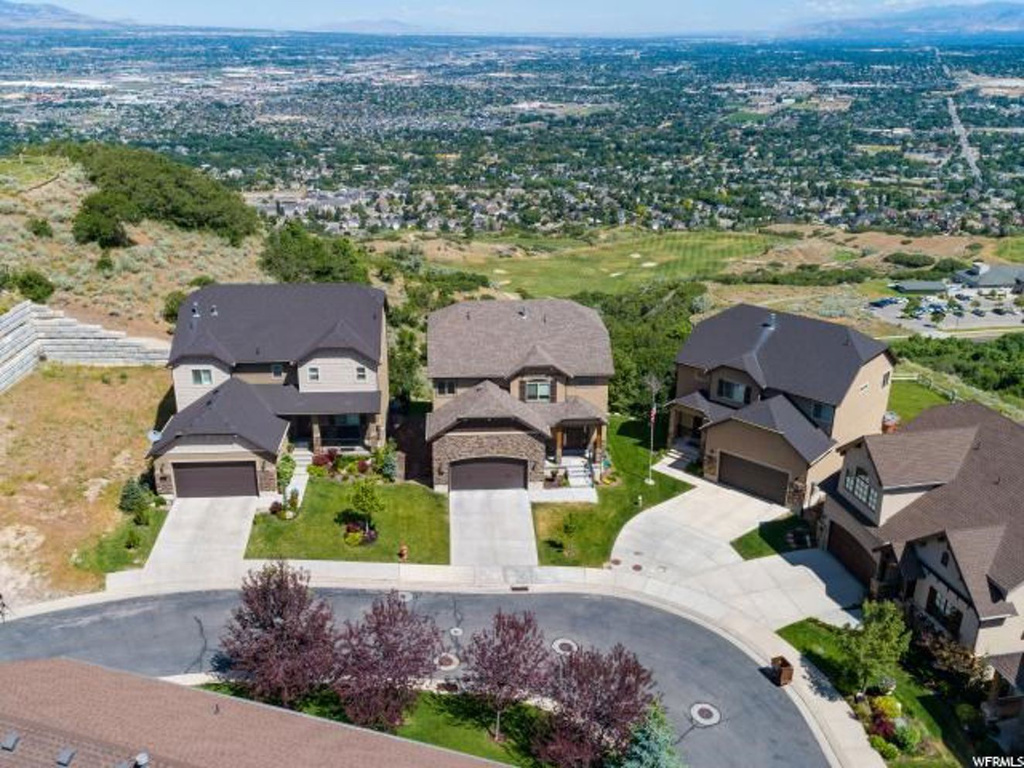 1237 E Delacroix Dr, Draper, UT 84020
