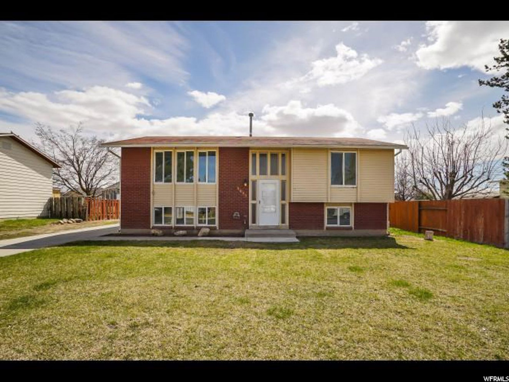 1471 W 2600 N, Clinton, UT 84015