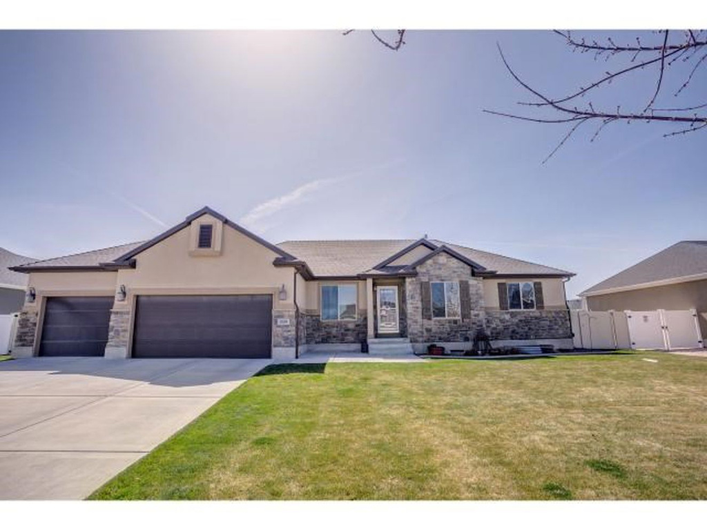 3539 W Eurasian Crane Rd N, Clinton, UT 84015