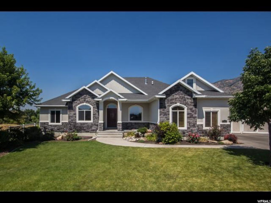 275 E Edgehill Dr, Providence, UT 84332