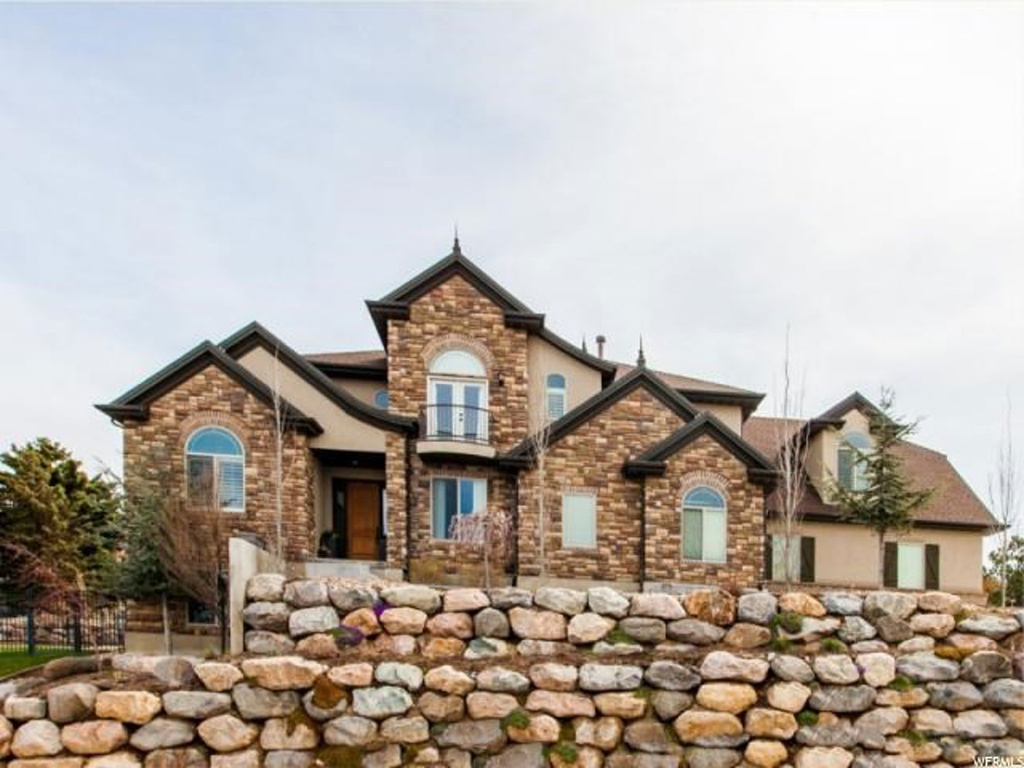 473 E Oak Hollow Ct, Bountiful, UT 84010