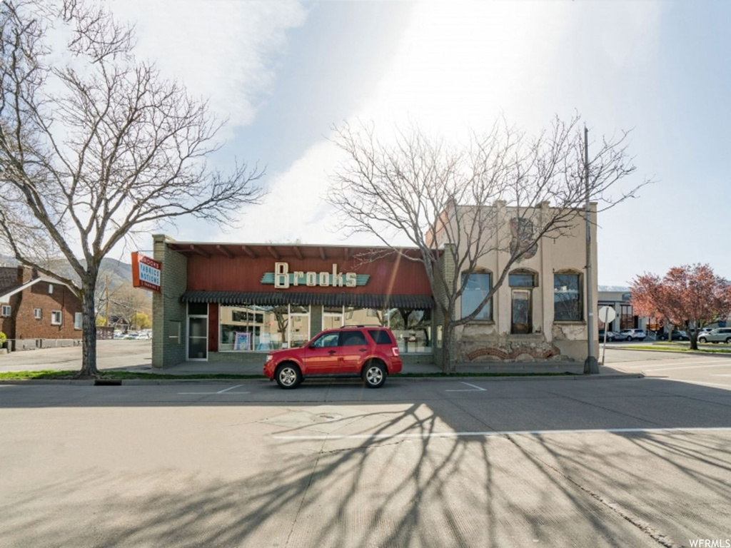 220 N Main St, Bountiful, UT 84010
