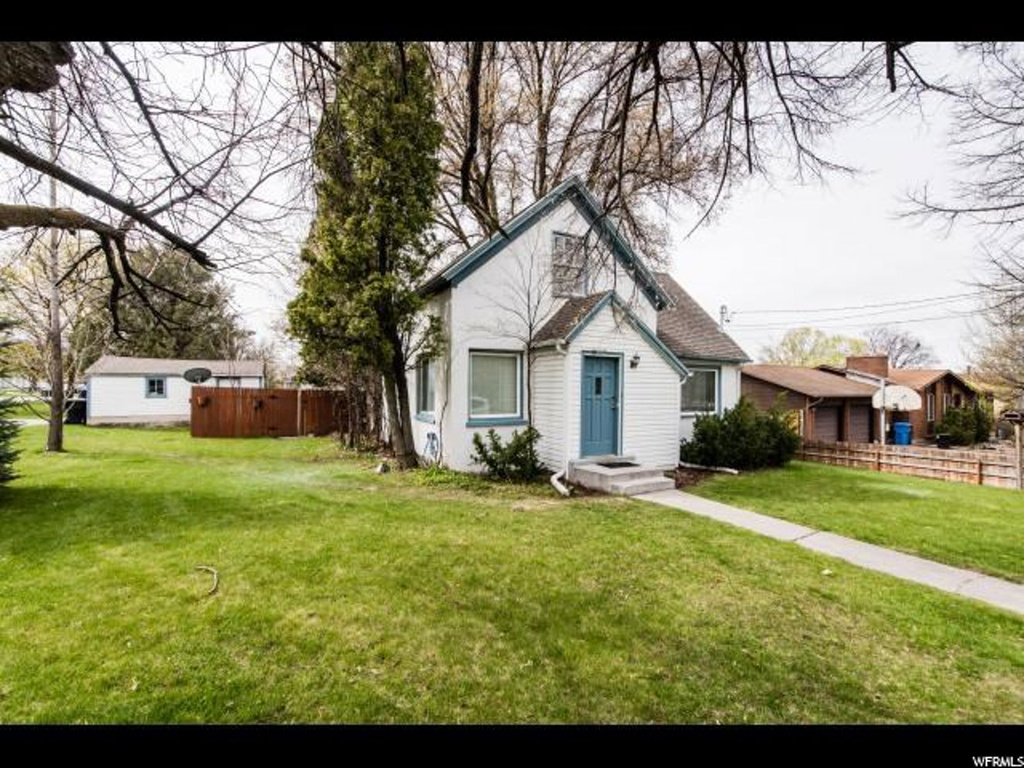 96 E Center St, Hyde Park, UT 84318