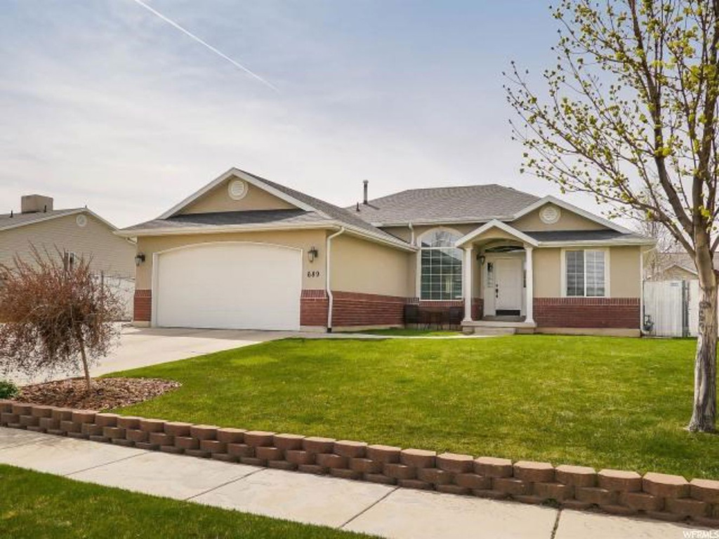 689 W 2050 N, Clinton, UT 84015