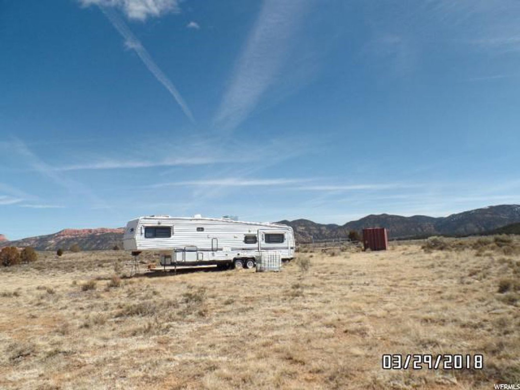 606 E Airport Rd #8, Hatch, UT 84735