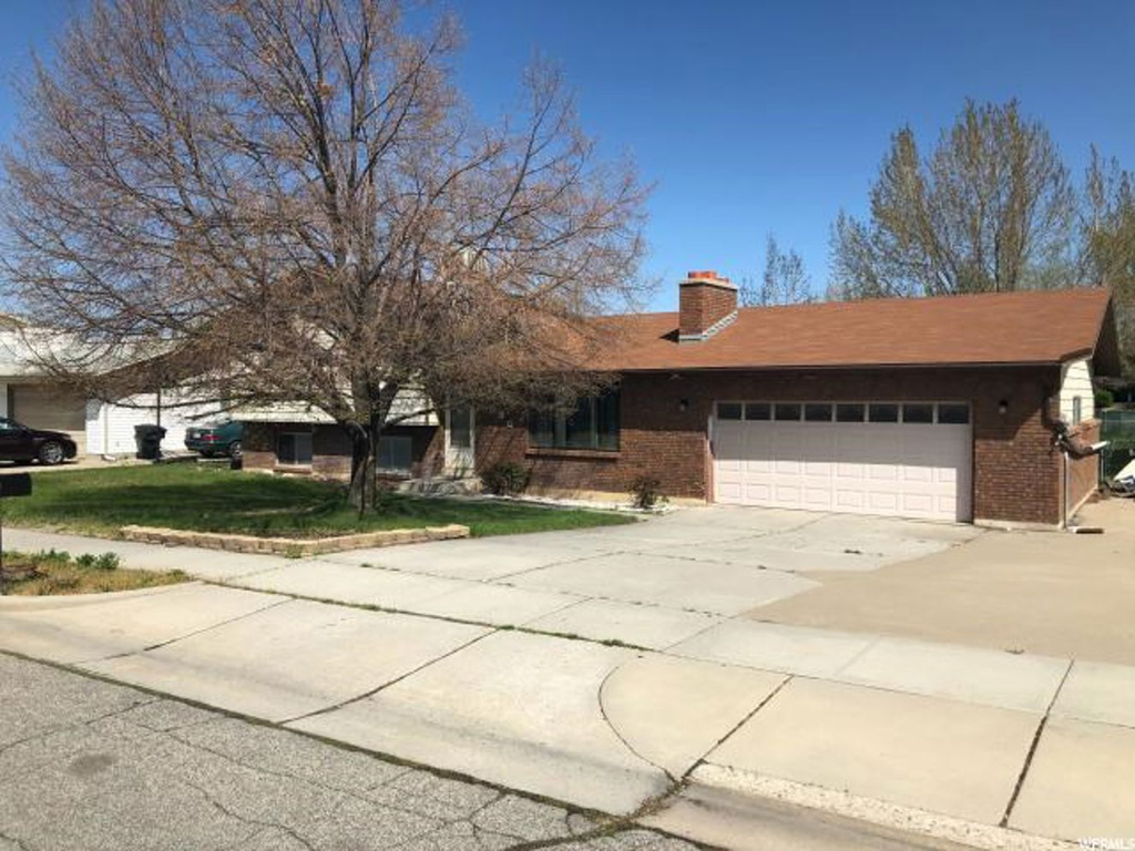586 W 1460 N, Clinton, UT 84015