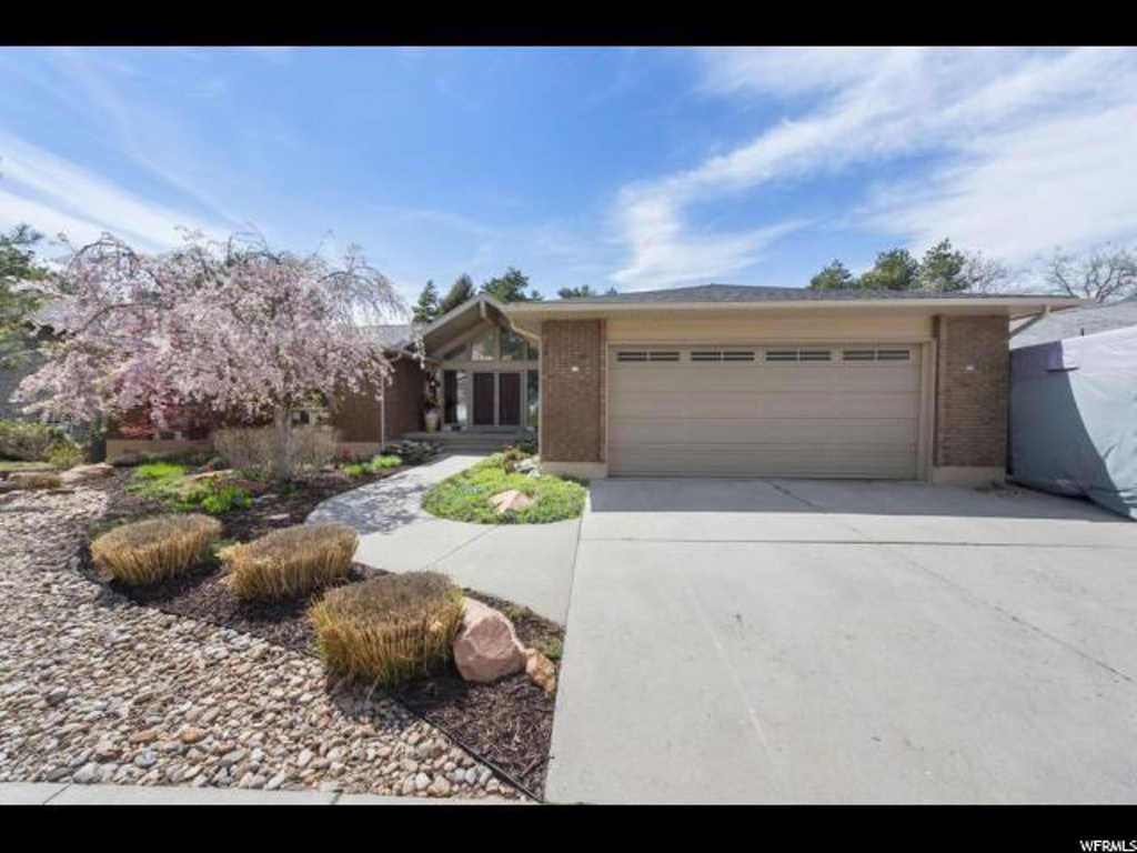 9814 S Chylene Dr E, Sandy, UT 84092