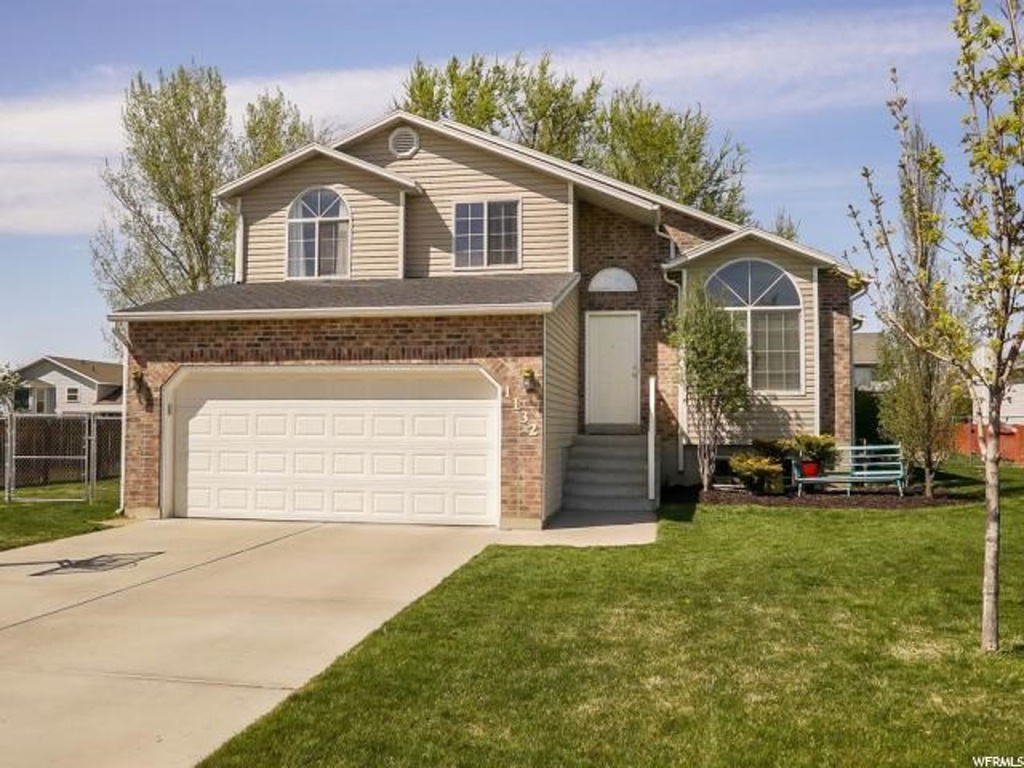 1132 W 2400 N, Clinton, UT 84015