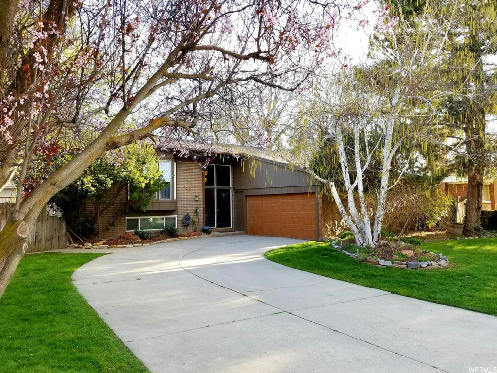 962 E Birchwood Dr, Murray, UT 84121