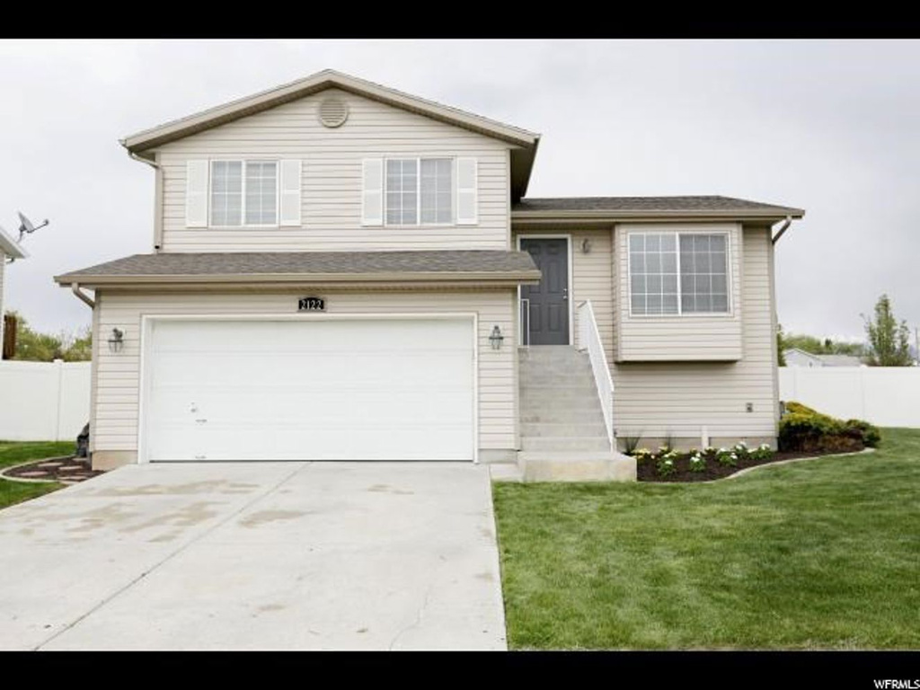 2122 N 2090 W, Clinton, UT 84015