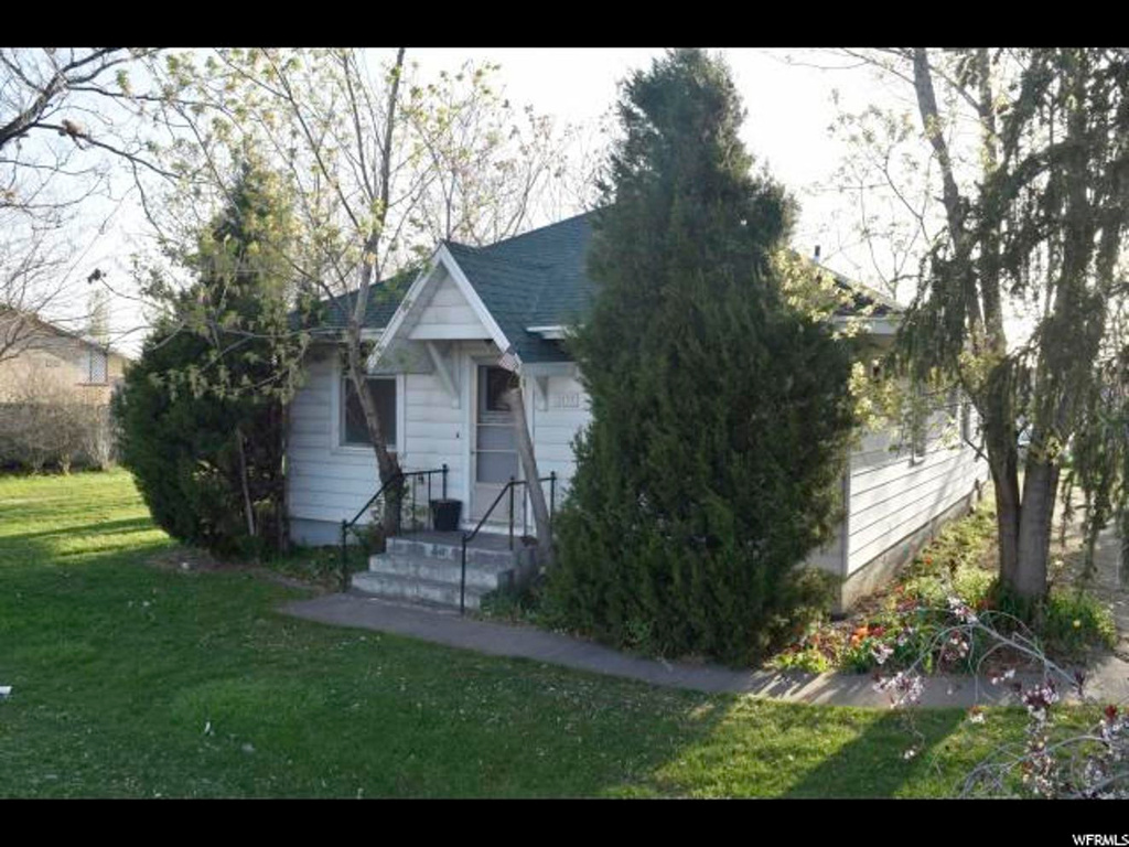 2133 N 2000 W, Clinton, UT 84015