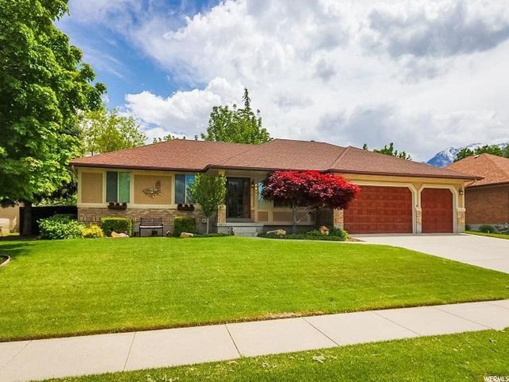 8917 S Sunridge Dr E, Sandy, UT 84093