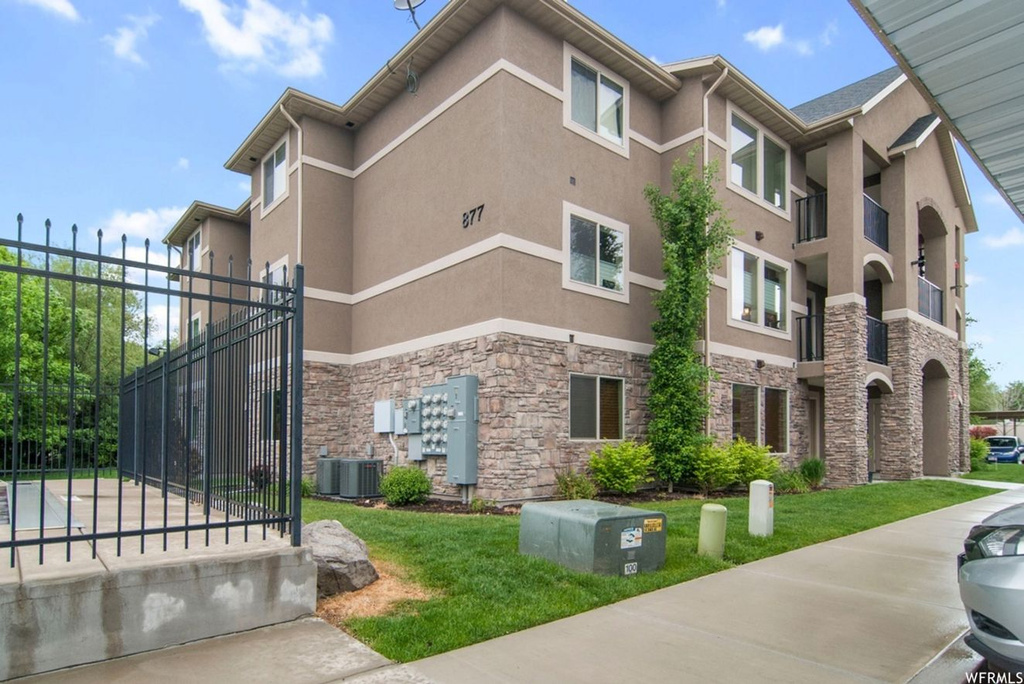 877 S Main St, Layton, UT 84041