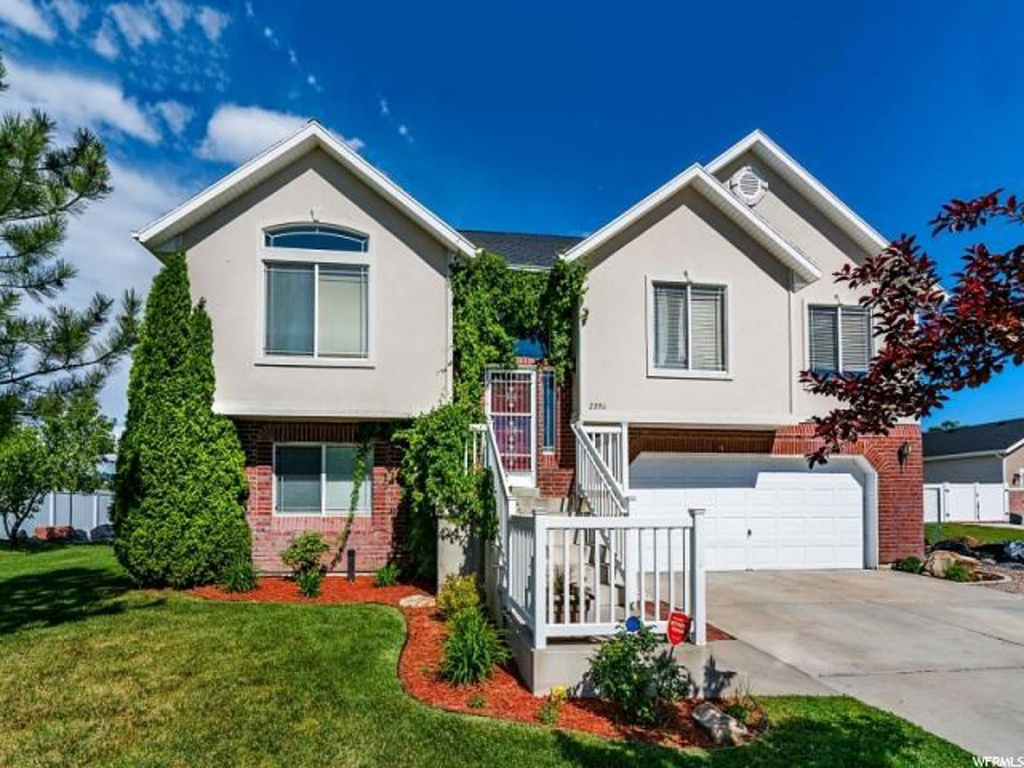 2396 N 2275 W, Clinton, UT 84015