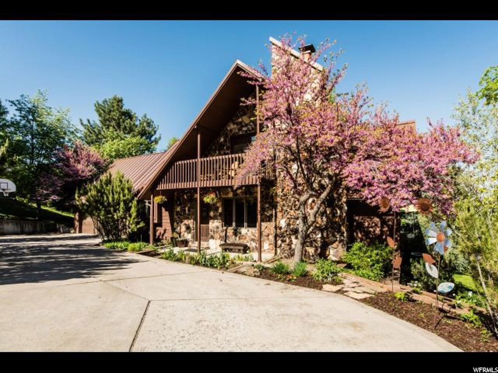 67 N Cherry Dr, Providence, UT 84332