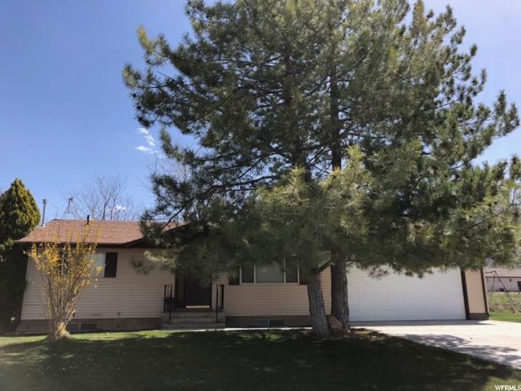 43 S 400 E, Levan, UT 84639