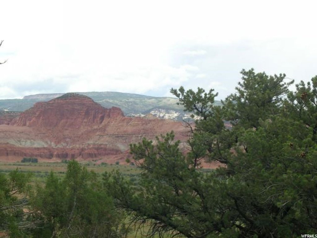125 N Torrey Breaks Rd E #1, Torrey, UT 84775