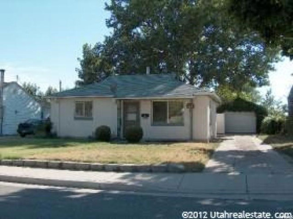 41 S Airlane E, Clearfield, UT 84015