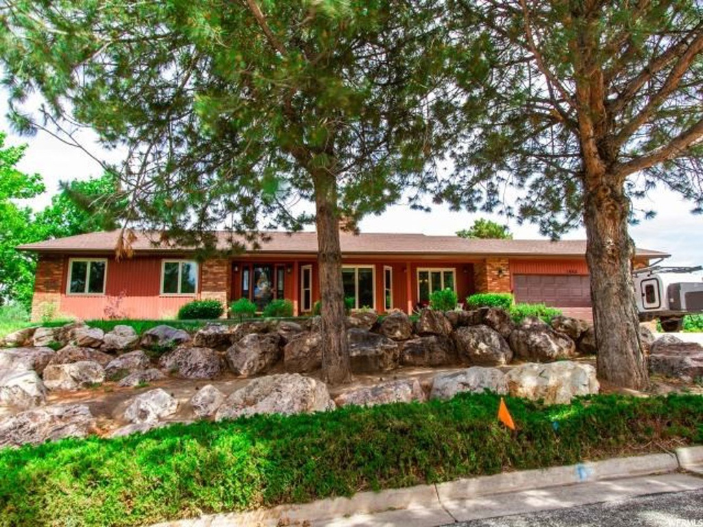 1662 E Ridgecrest Dr S, Ogden, UT 84403