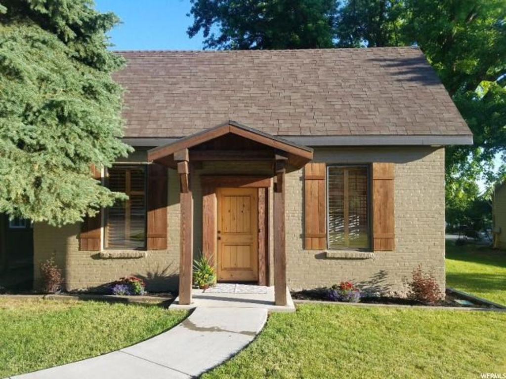 697 E 2550 N, North Ogden, UT 84414