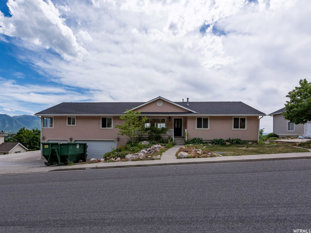 1735 E Spring Oaks Dr, Springville, UT 84663