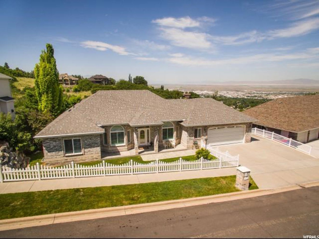 902 E Windsor Ln S, Bountiful, UT 84010