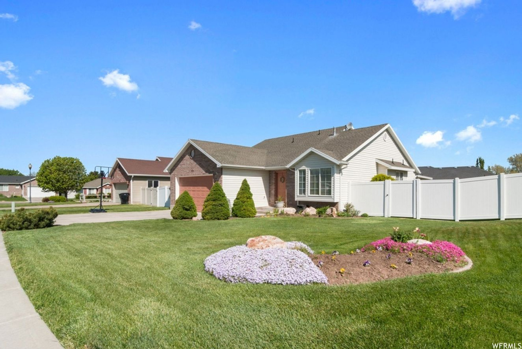 1076 W 1875 N, Clinton, UT 84015