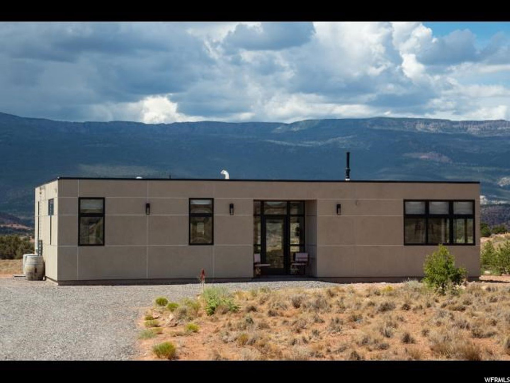 902 E Torrey Breaks Rd N, Torrey, UT 84775