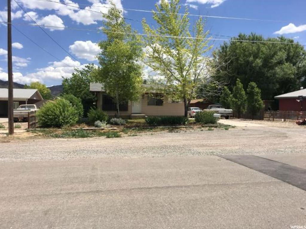 684 N 100 E, Nephi, UT 84648
