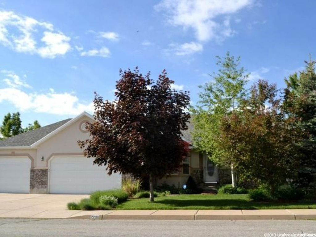 2296 N Deere View Dr E, Layton, UT 84040