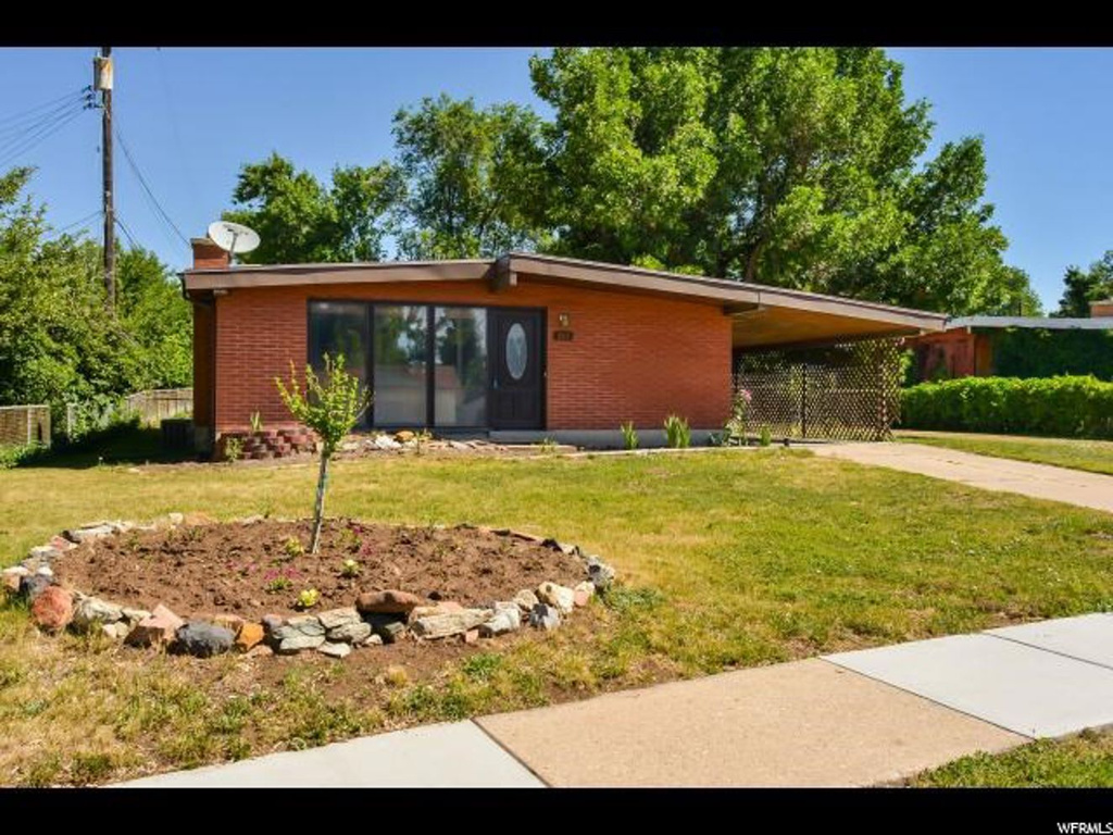 561 E Wasatch Dr N, Layton, UT 84041