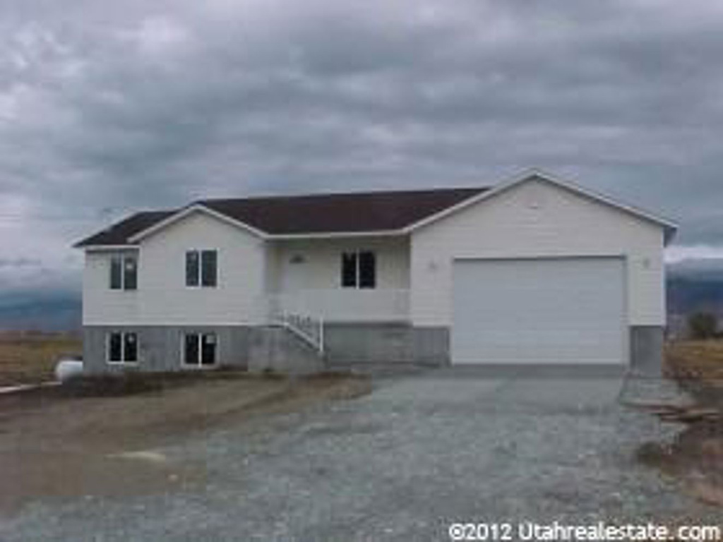 1055 S 400 E, Trenton, UT 84338