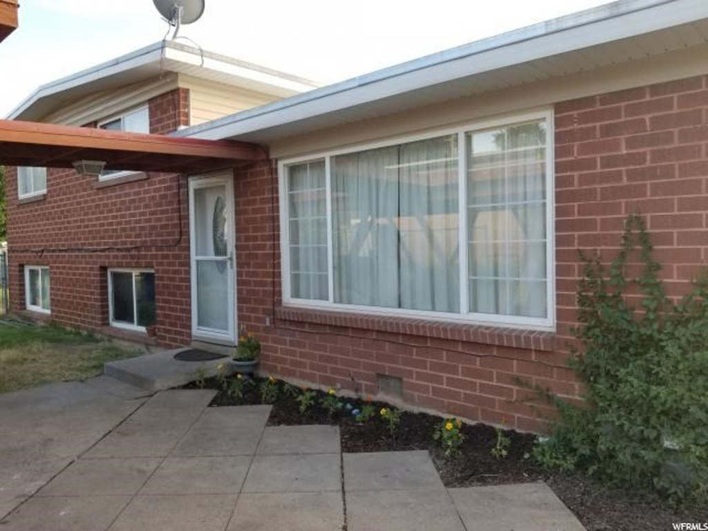 2597 W 5750 S, Roy, UT 84067