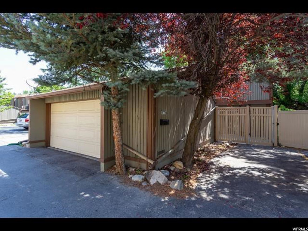 5447 Willow Ln, Murray, UT 84107