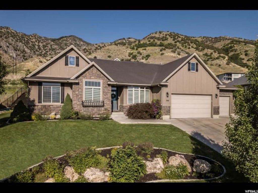 764 Eagle View Dr, Providence, UT 84332