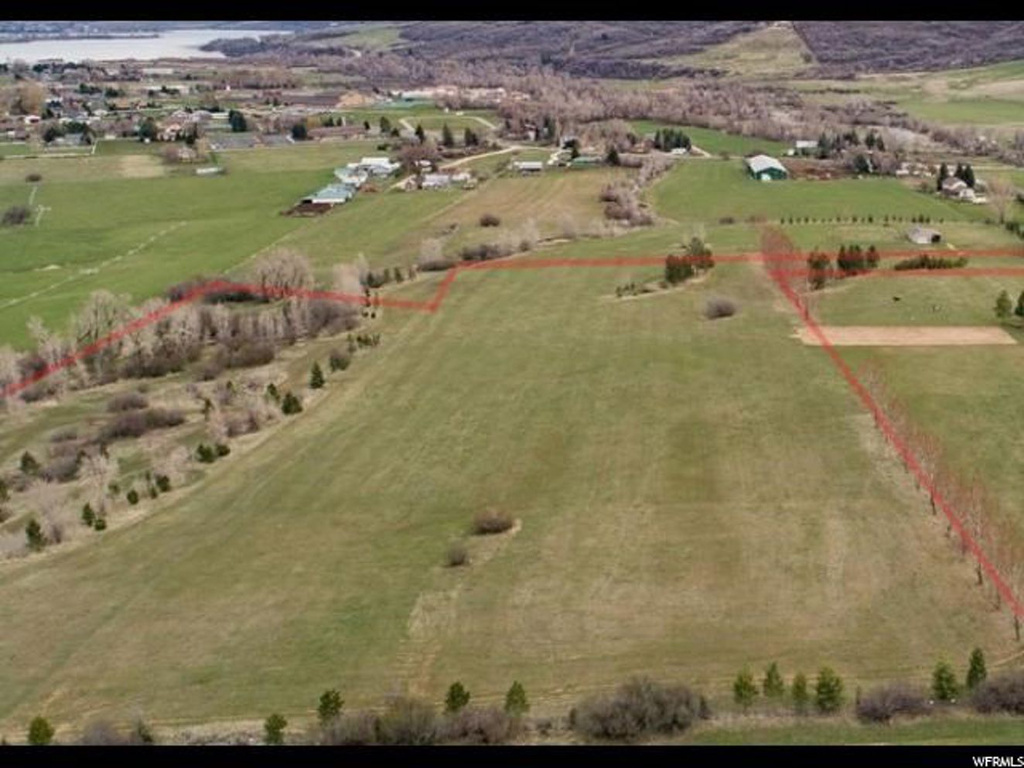 3126 N River Dr, Eden, UT 84310