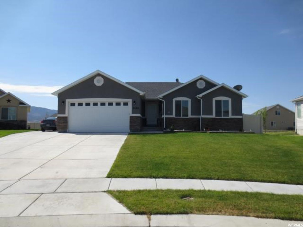 1222 E Stanford Dr, Eagle Mountain, UT 84005