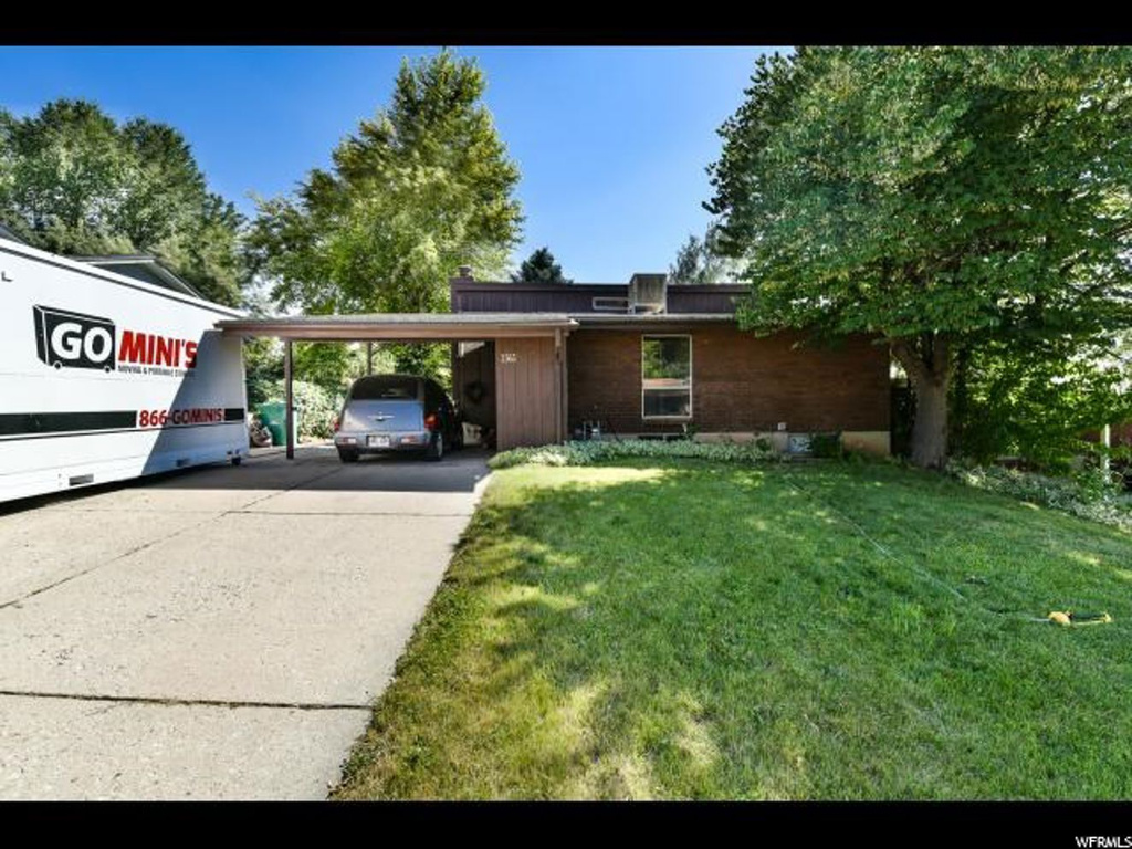 1561 N Emerald Dr E, Layton, UT 84040