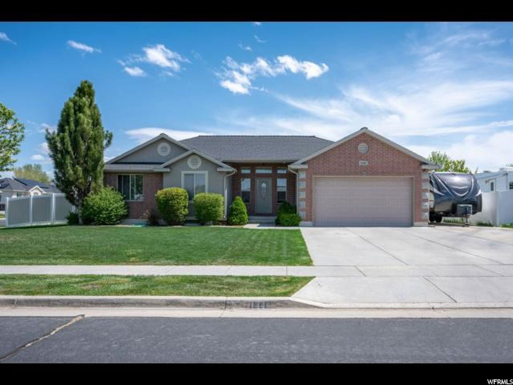 1446 N 1150 W, Clinton, UT 84015