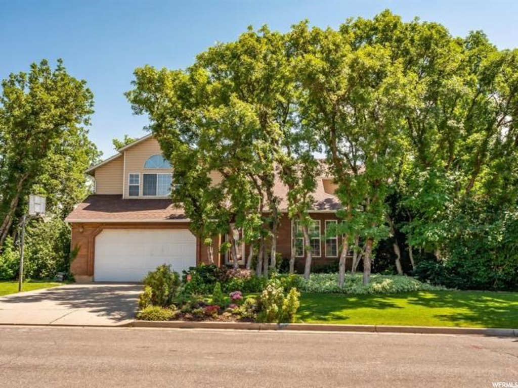 2192 E Rolling Oaks Ln N, Layton, UT 84040