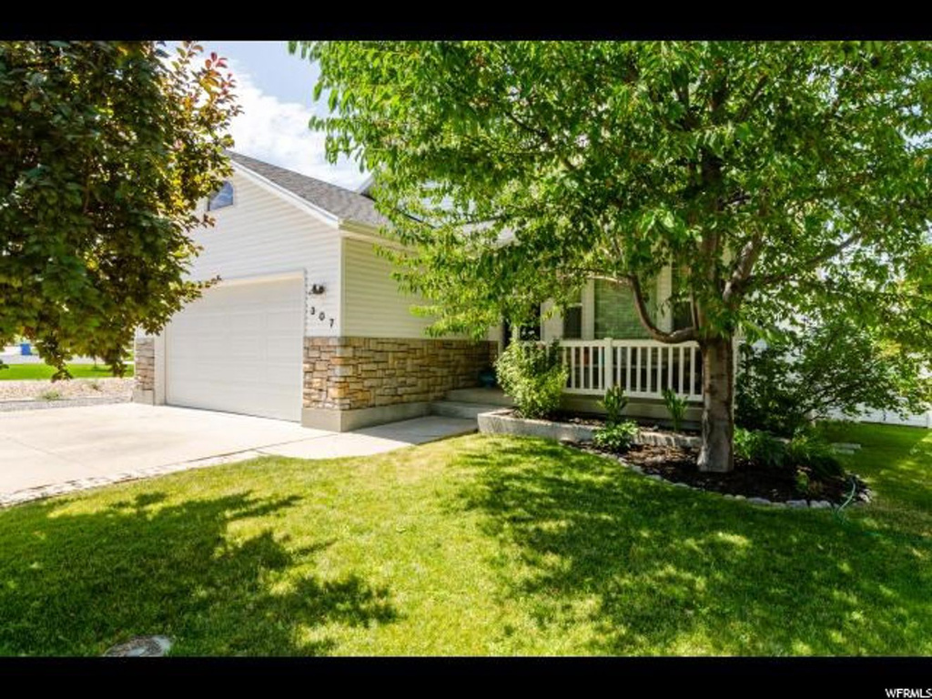 307 N Arts Pl E, Providence, UT 84332