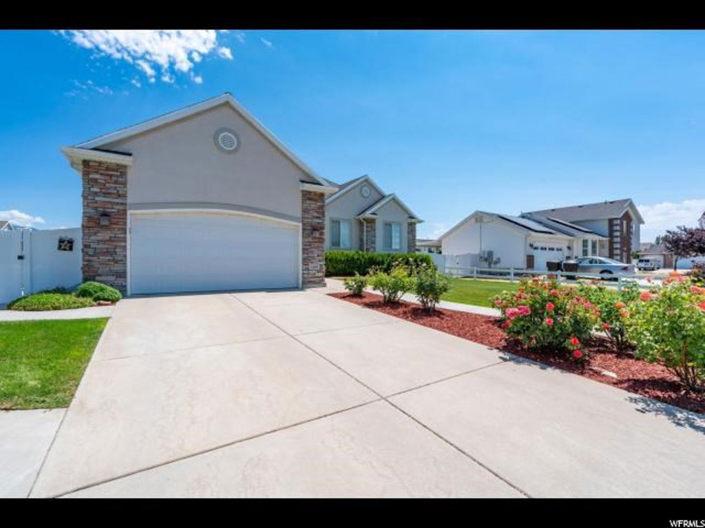 1268 N 1185 W, Clinton, UT 84015