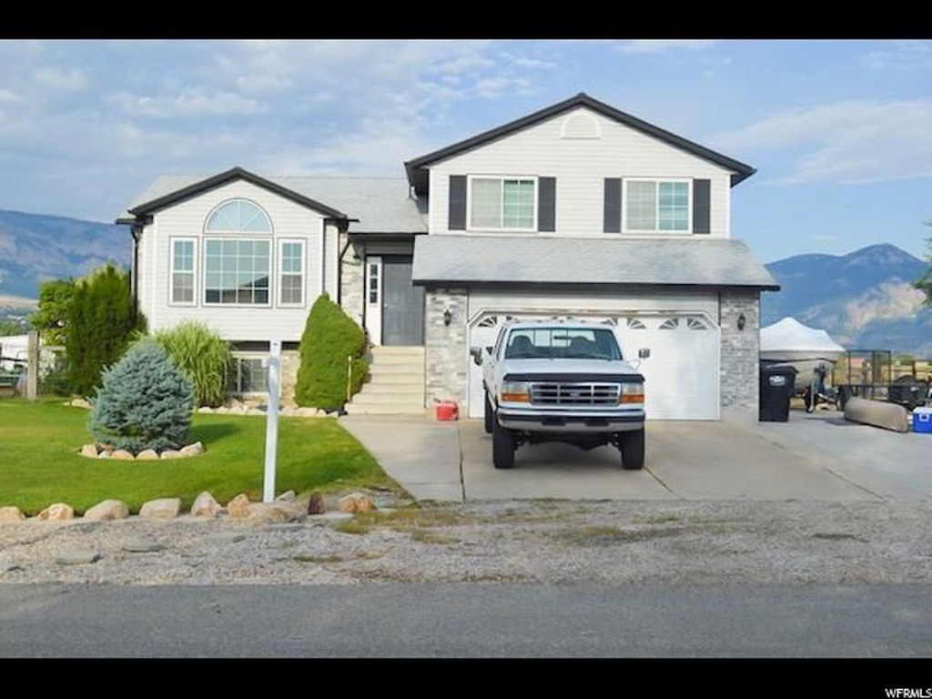 3046 N 2575 W, Farr West, UT 84404