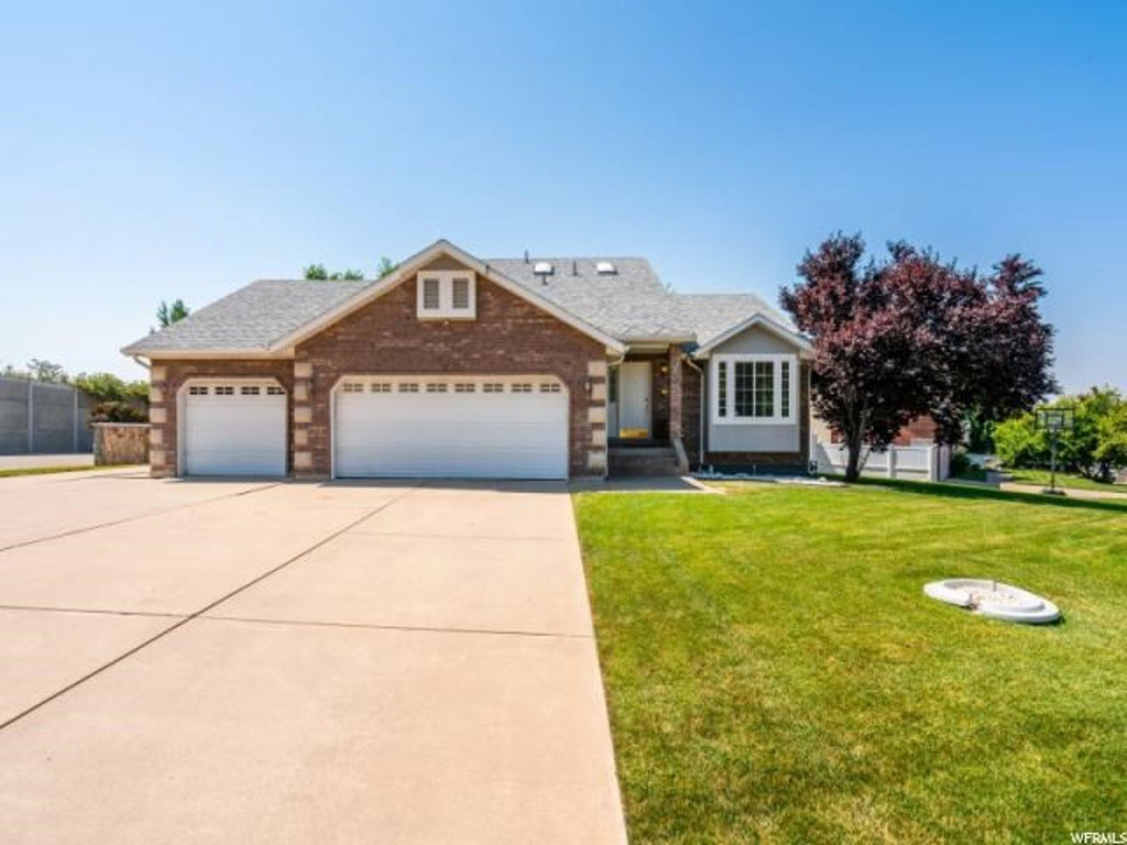 1276 Bogey Dr, Fruit Heights, UT 84037