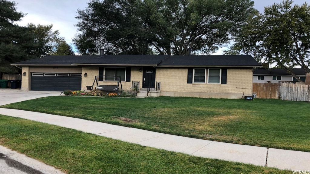 1060 E Fallbrook Way, Sandy, UT 84094