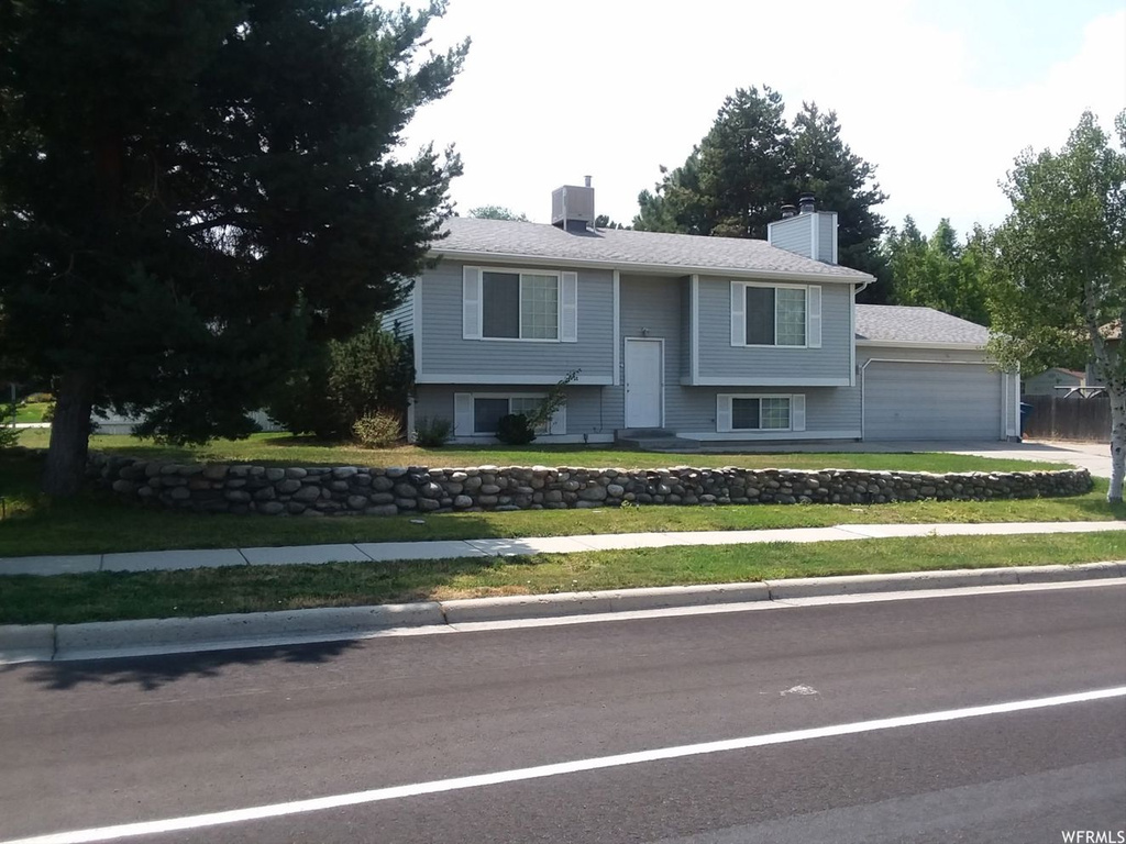 2044 E Newcastle Dr, Sandy, UT 84093